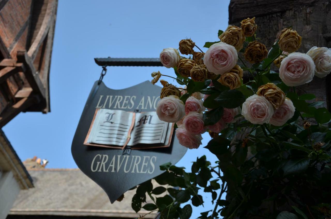 La Maison Rouge Chinon Exterior photo